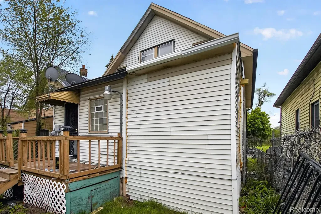 13486 Gallagher Street Hamtramck City MI 48212
