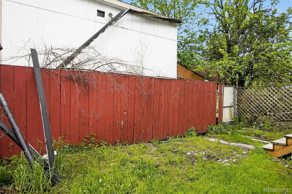 13486 Gallagher Street Hamtramck City MI 48212