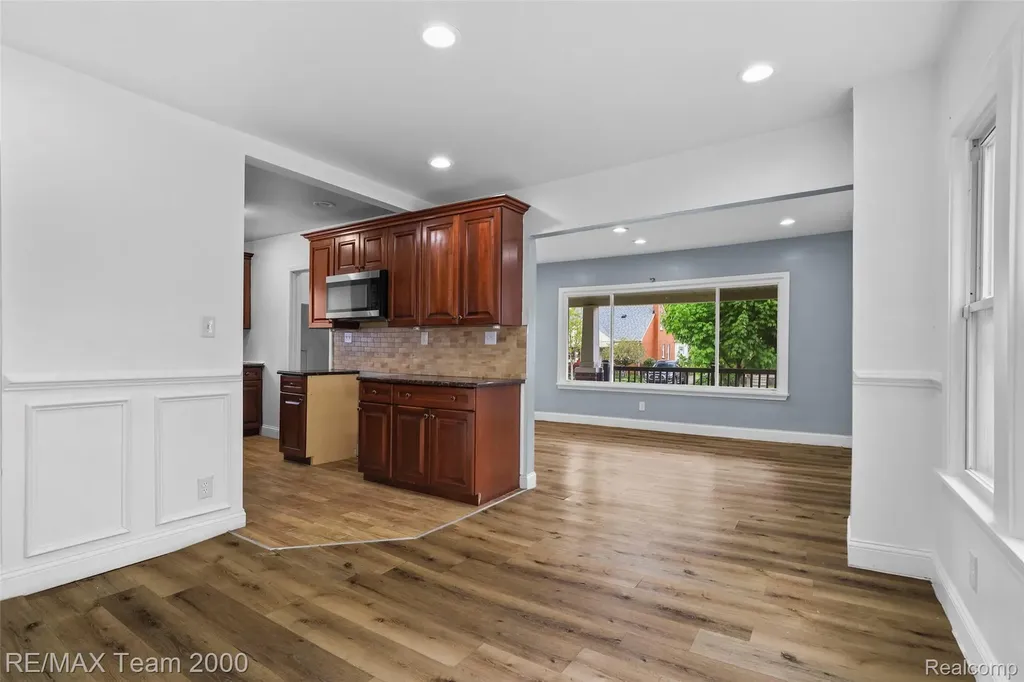 24903 Dunning Street Dearborn City MI 48124