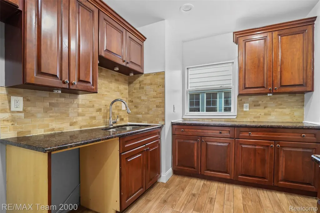 24903 Dunning Street Dearborn City MI 48124