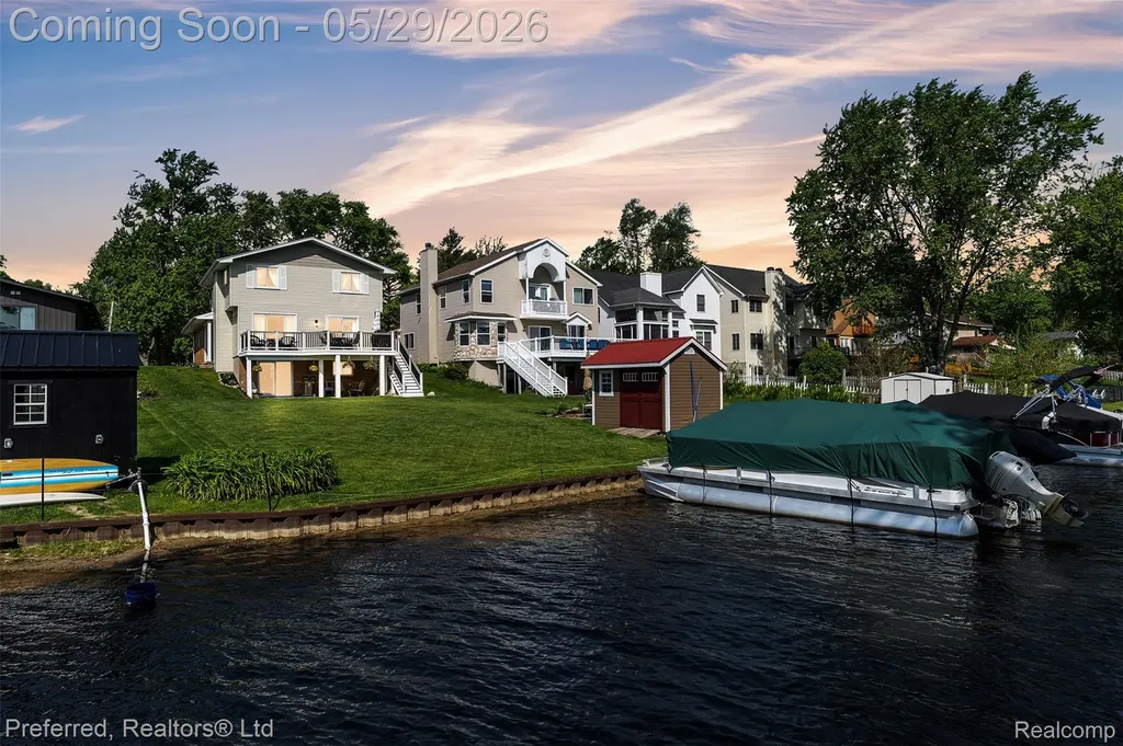 3812 Maiden Street Waterford Charter Township MI 48329