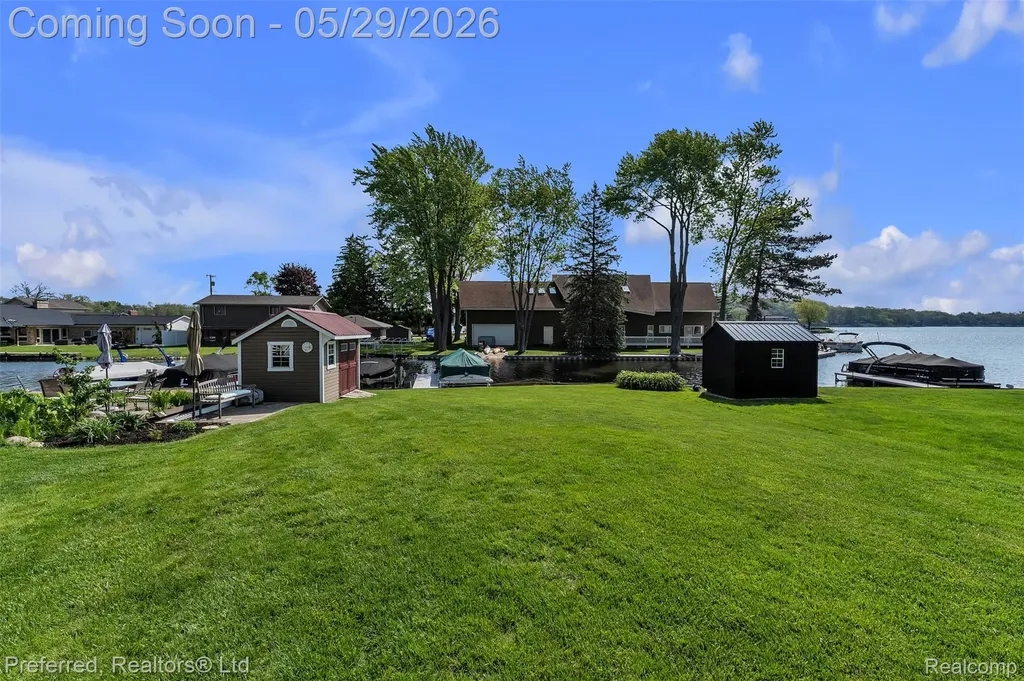 3812 Maiden Street Waterford Charter Township MI 48329
