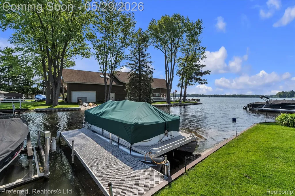 3812 Maiden Street Waterford Charter Township MI 48329