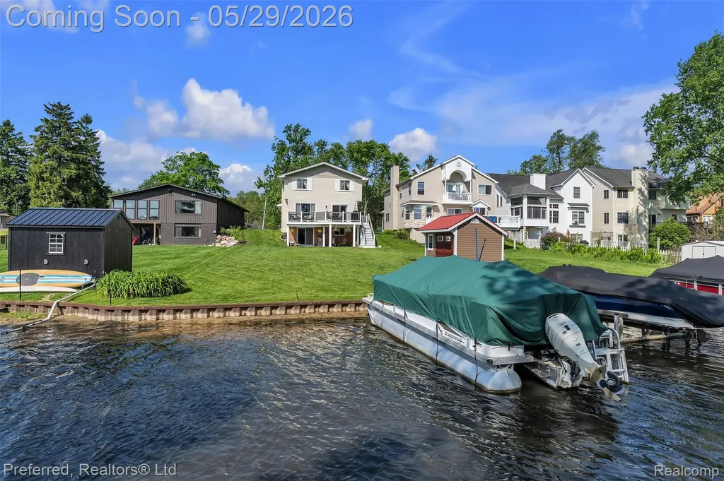 3812 Maiden Street Waterford Charter Township MI 48329