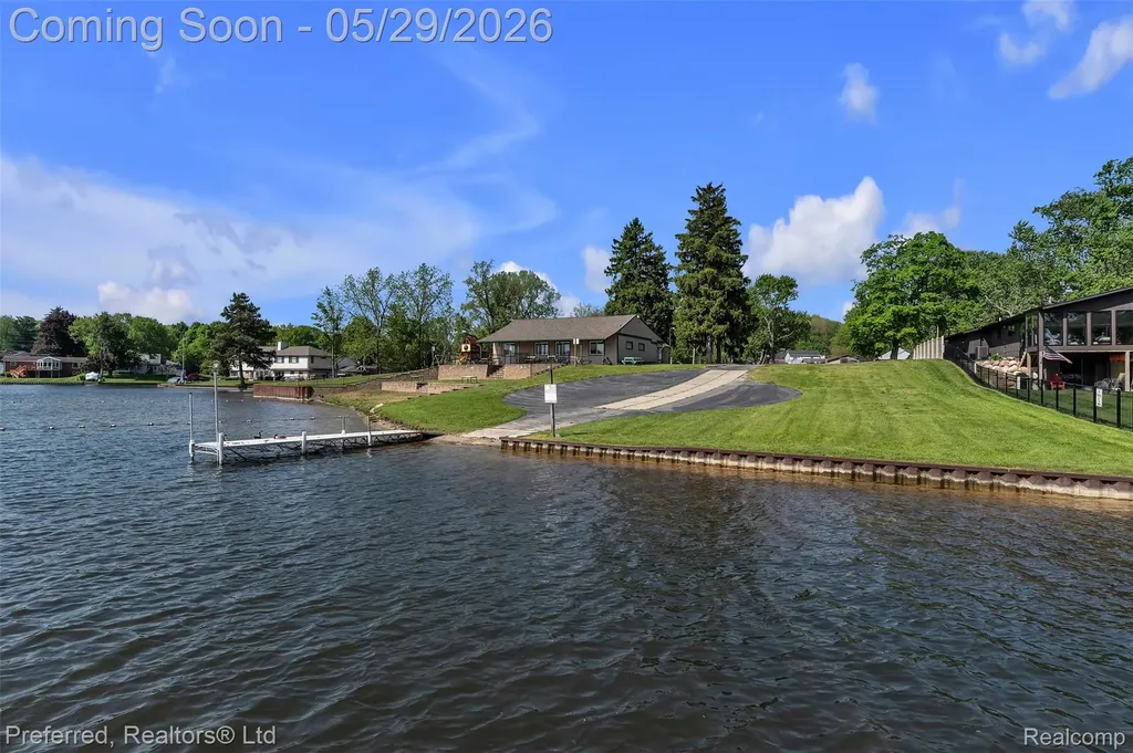 3812 Maiden Street Waterford Charter Township MI 48329