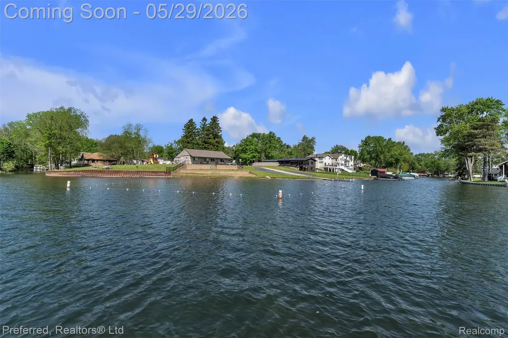 3812 Maiden Street Waterford Charter Township MI 48329
