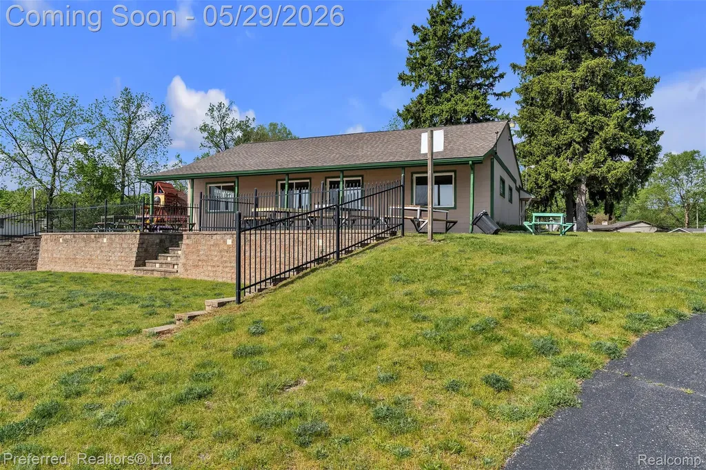 3812 Maiden Street Waterford Charter Township MI 48329