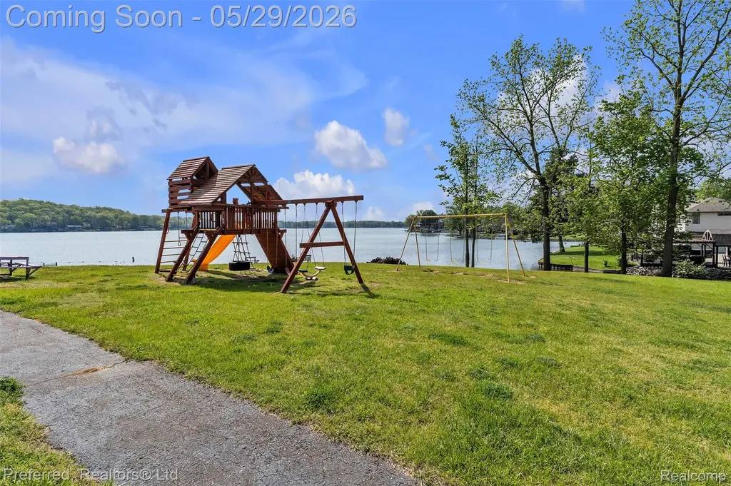 3812 Maiden Street Waterford Charter Township MI 48329