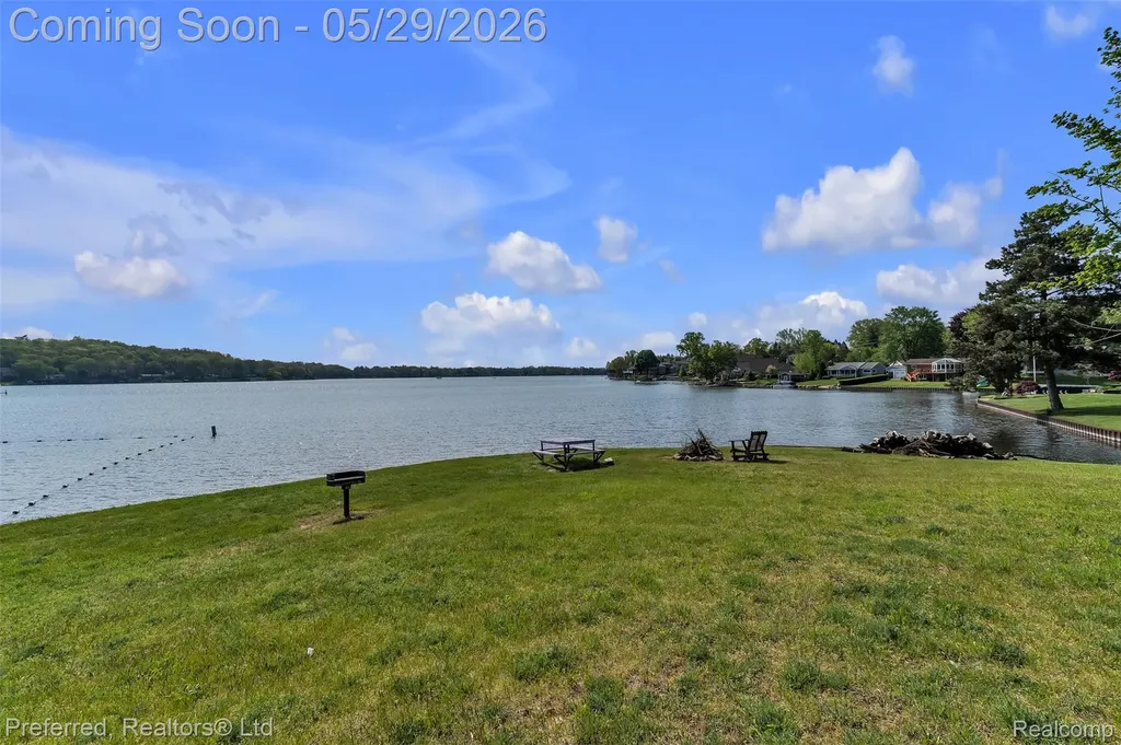 3812 Maiden Street Waterford Charter Township MI 48329