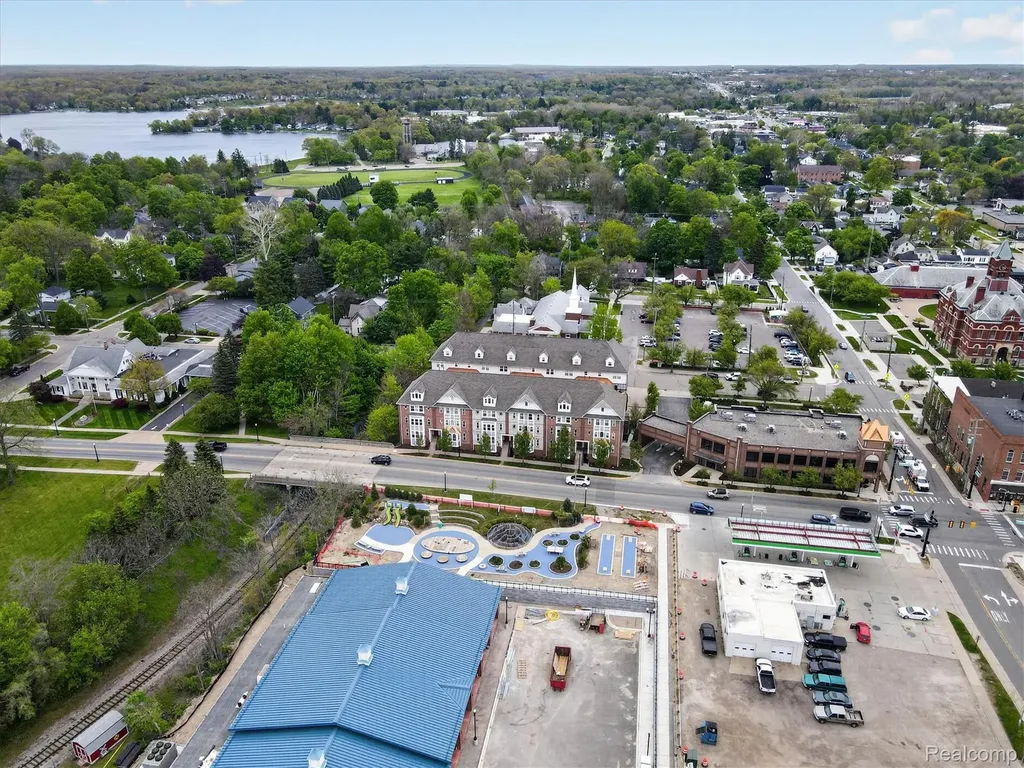 223 N Michigan Avenue Howell City MI 48843