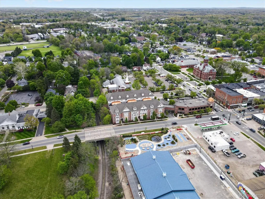 223 N Michigan Avenue Howell City MI 48843