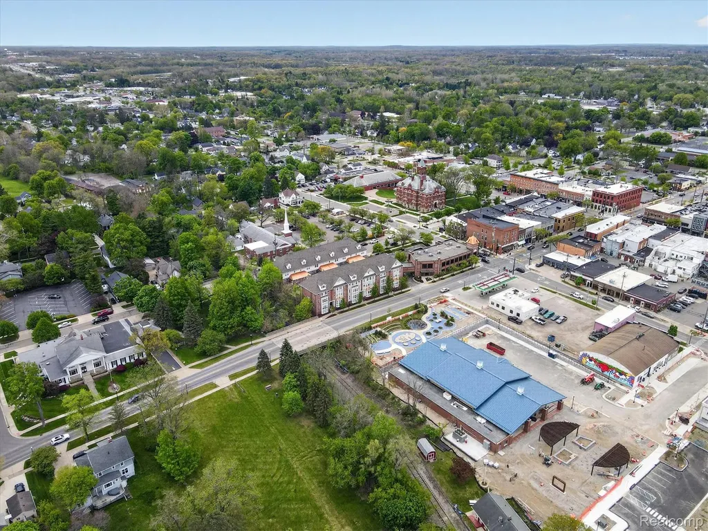 223 N Michigan Avenue Howell City MI 48843