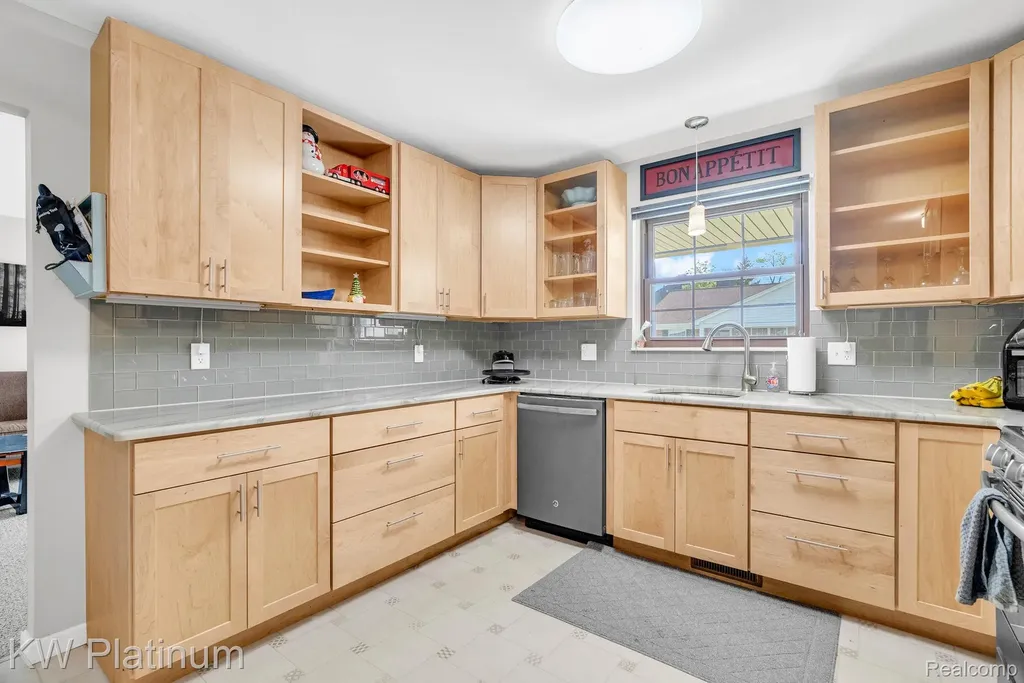 38215 Maple Forest Boulevard E Harrison Charter Township MI 48045