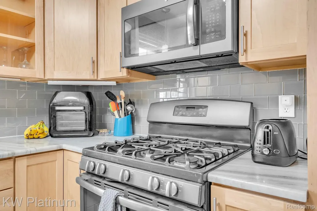 38215 Maple Forest Boulevard E Harrison Charter Township MI 48045