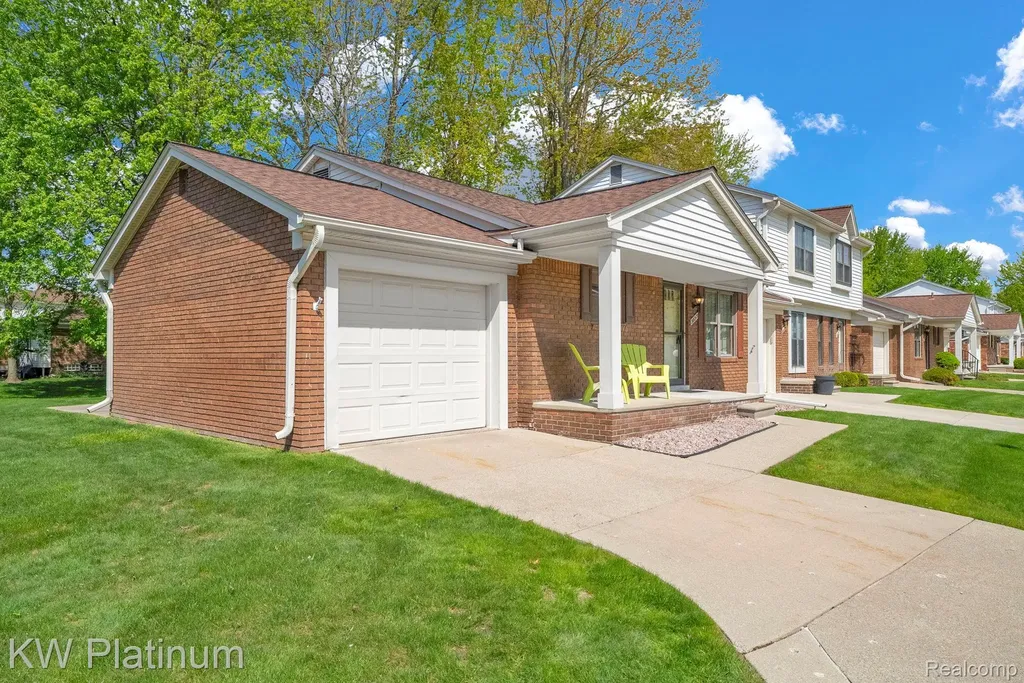 38215 Maple Forest Boulevard E Harrison Charter Township MI 48045