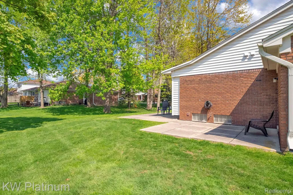 38215 Maple Forest Boulevard E Harrison Charter Township MI 48045