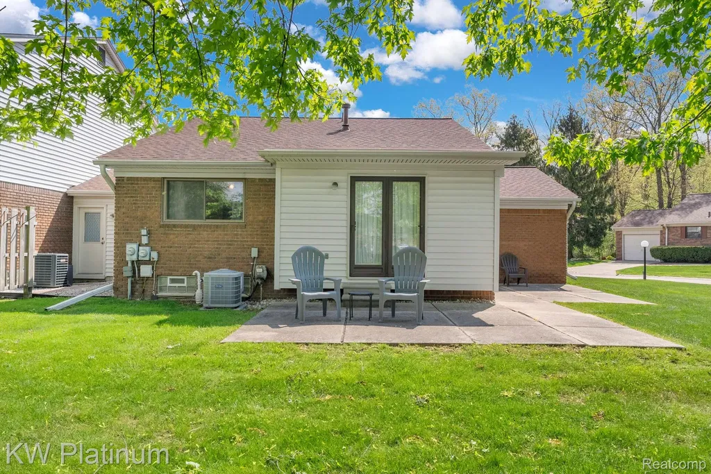 38215 Maple Forest Boulevard E Harrison Charter Township MI 48045