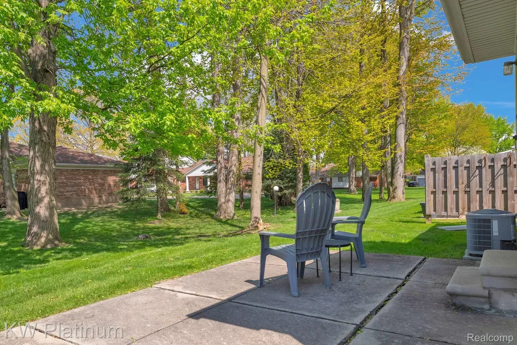 38215 Maple Forest Boulevard E Harrison Charter Township MI 48045