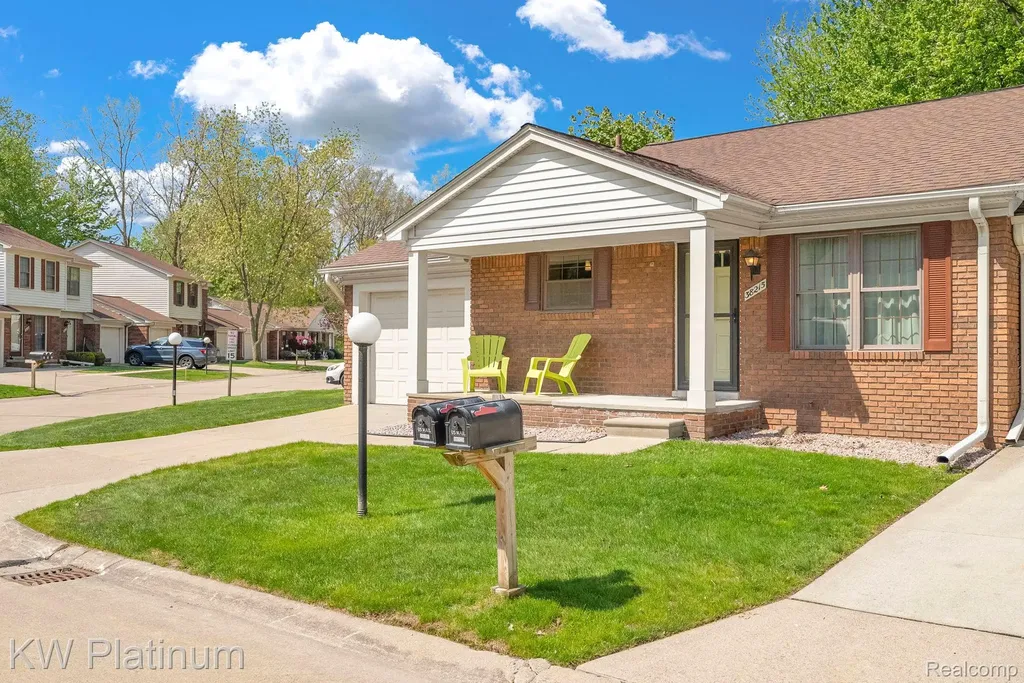 38215 Maple Forest Boulevard E Harrison Charter Township MI 48045