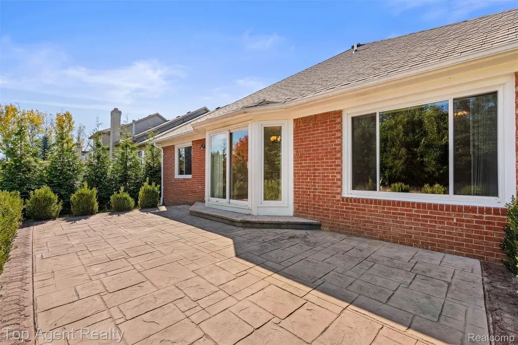 53260 Villa Rosa Drive Macomb Township MI 48042