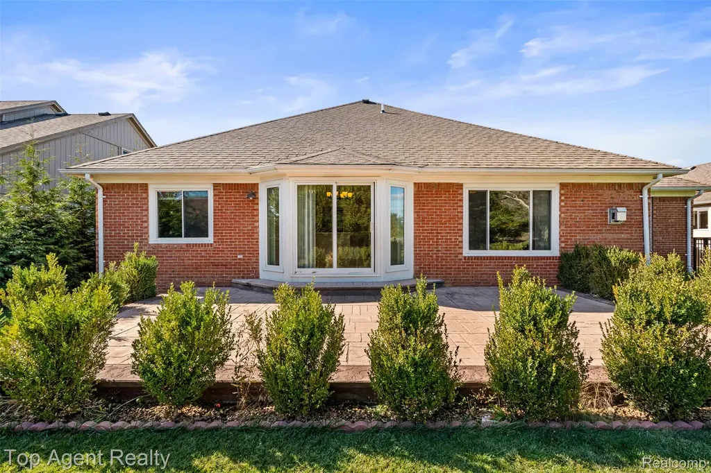 53260 Villa Rosa Drive Macomb Township MI 48042