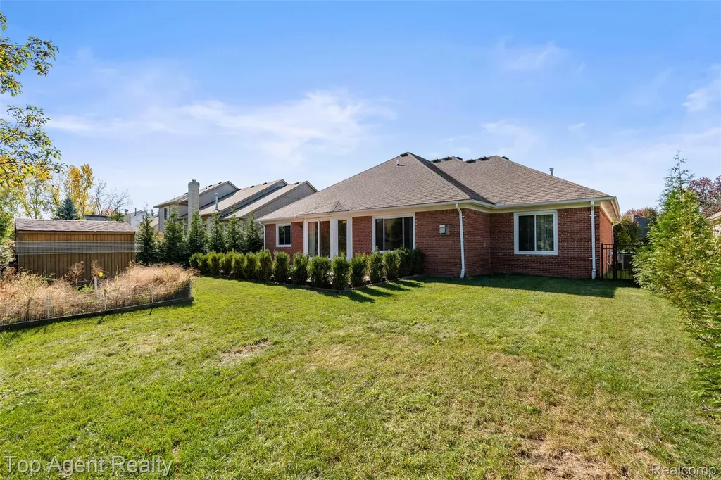 53260 Villa Rosa Drive Macomb Township MI 48042