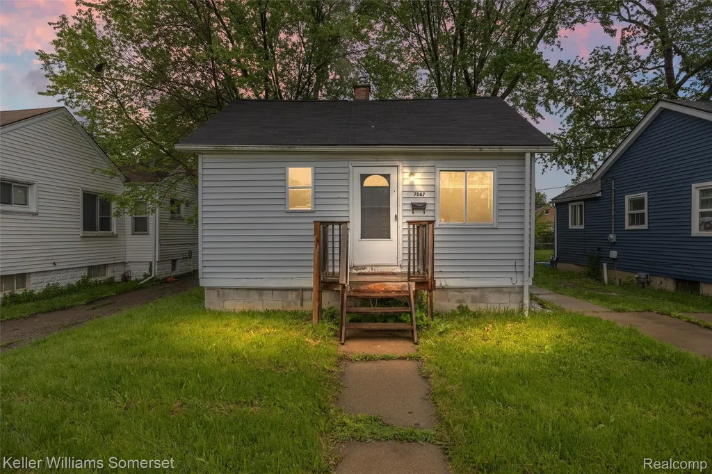 7067 Studebaker Avenue Warren City MI 48091