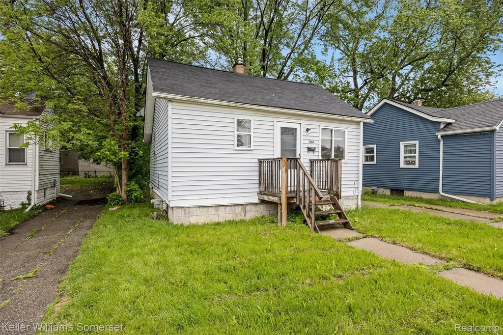 7067 Studebaker Avenue Warren City MI 48091