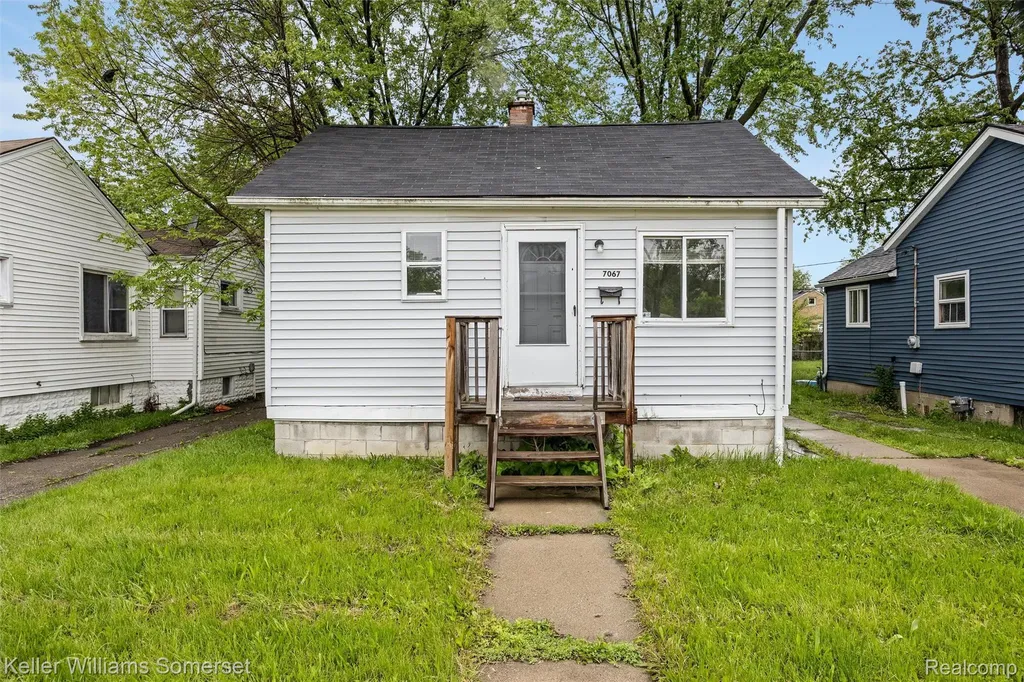 7067 Studebaker Avenue Warren City MI 48091