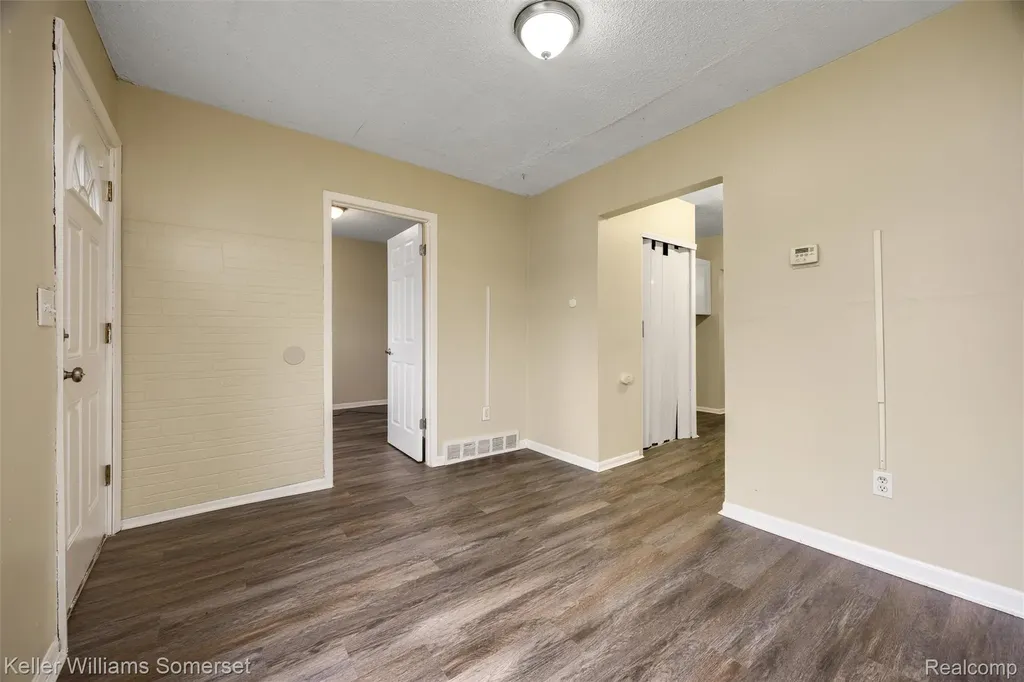 7067 Studebaker Avenue Warren City MI 48091