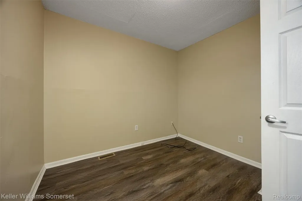 7067 Studebaker Avenue Warren City MI 48091