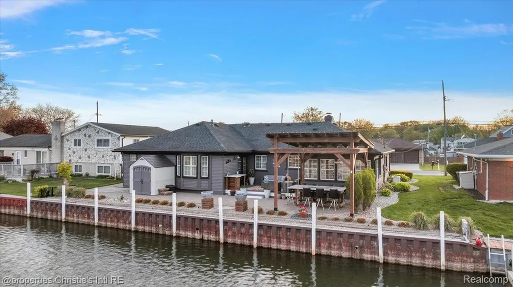 37912 Pointe Rosa Street Harrison Charter Township MI 48045