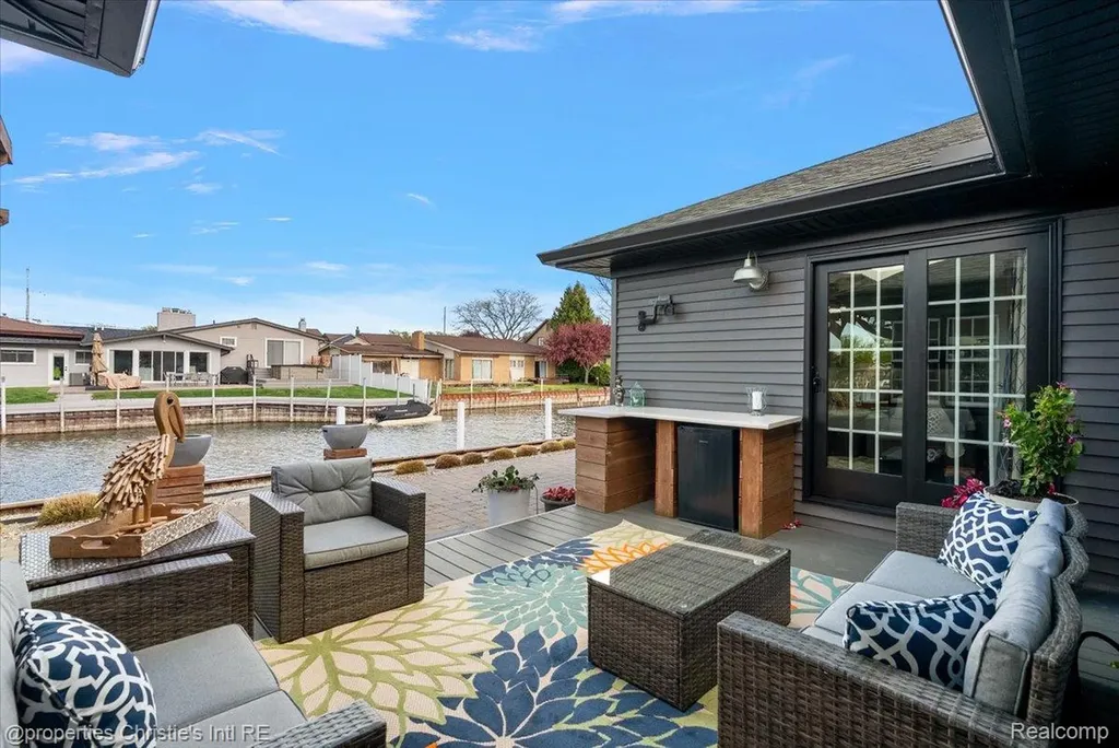 37912 Pointe Rosa Street Harrison Charter Township MI 48045