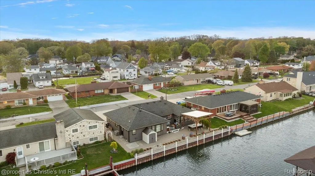 37912 Pointe Rosa Street Harrison Charter Township MI 48045