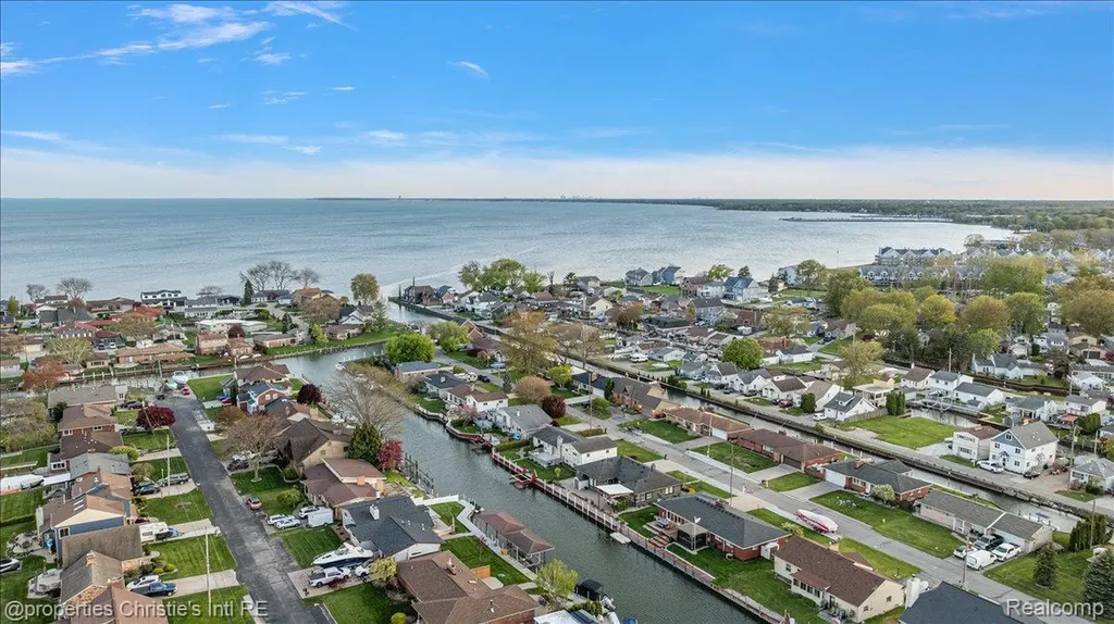 37912 Pointe Rosa Street Harrison Charter Township MI 48045