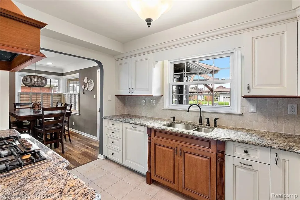 37912 Pointe Rosa Street Harrison Charter Township MI 48045