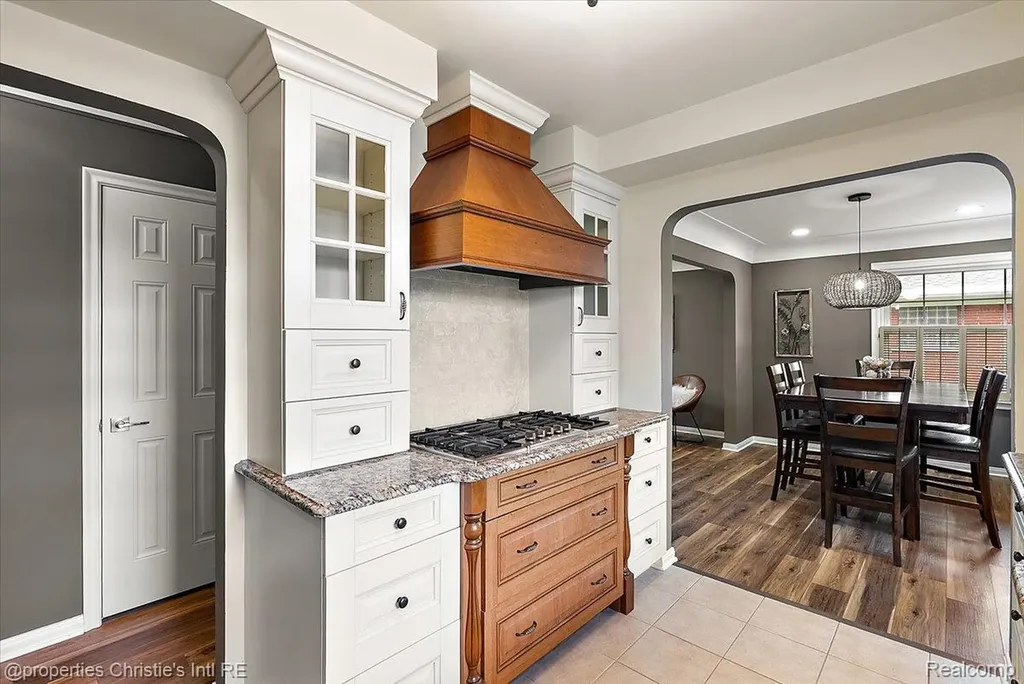 37912 Pointe Rosa Street Harrison Charter Township MI 48045