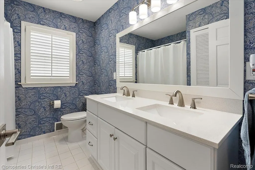 37912 Pointe Rosa Street Harrison Charter Township MI 48045