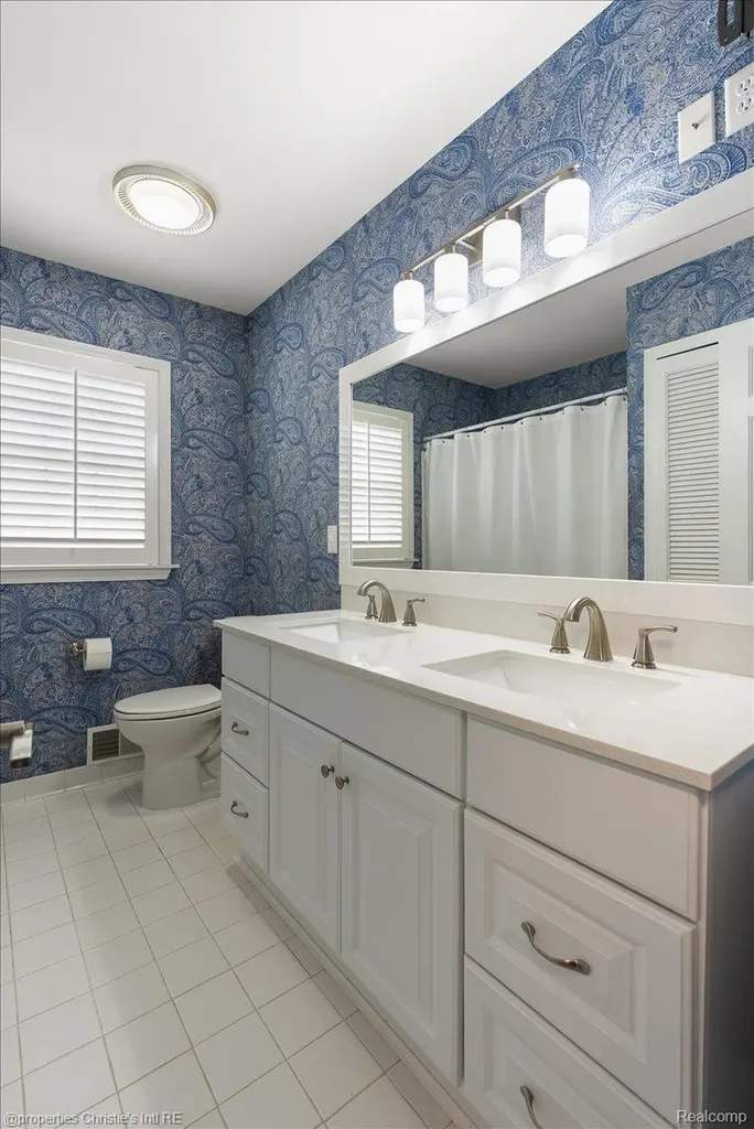 37912 Pointe Rosa Street Harrison Charter Township MI 48045