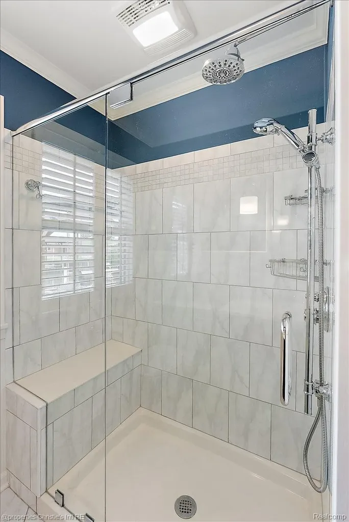 37912 Pointe Rosa Street Harrison Charter Township MI 48045