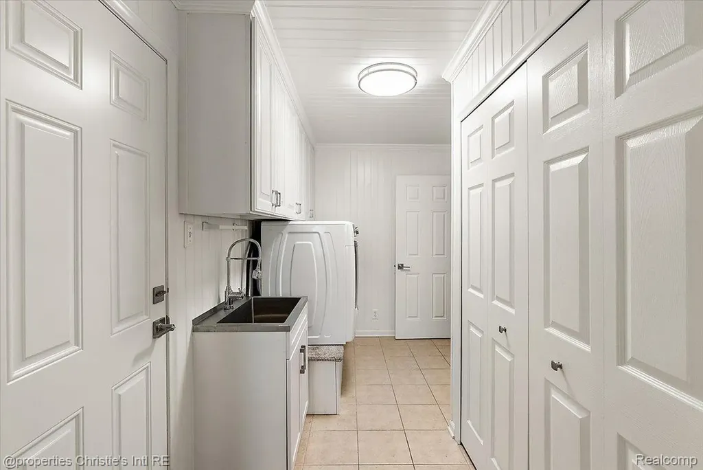 37912 Pointe Rosa Street Harrison Charter Township MI 48045