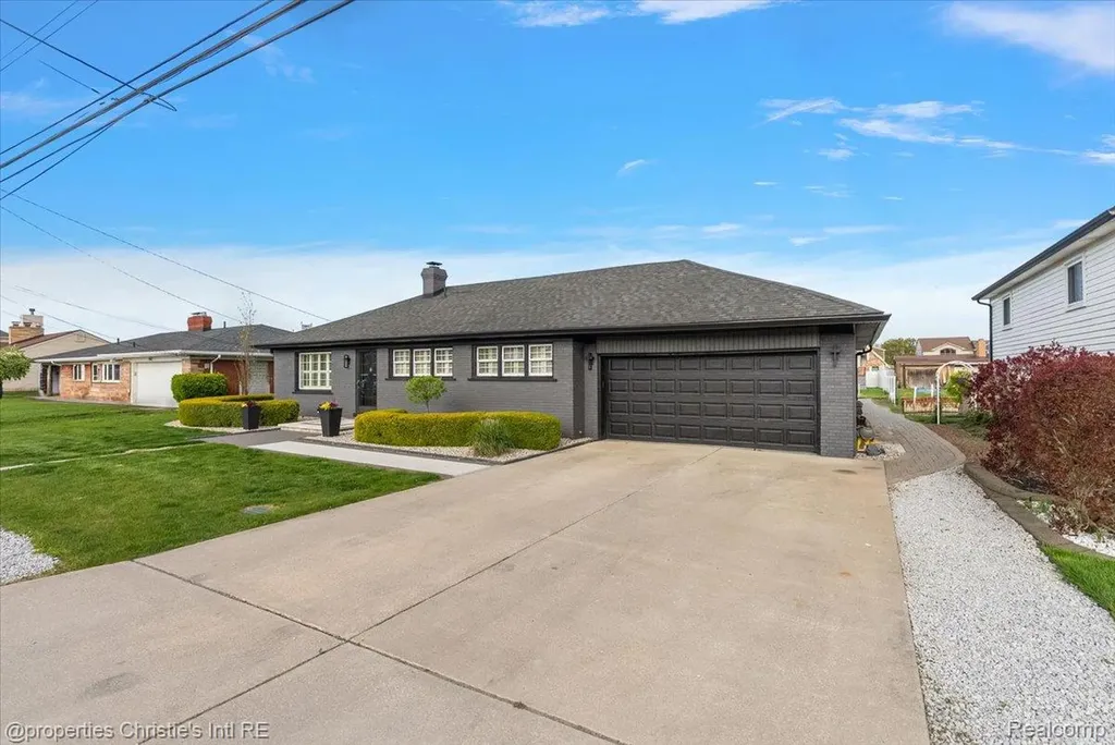 37912 Pointe Rosa Street Harrison Charter Township MI 48045