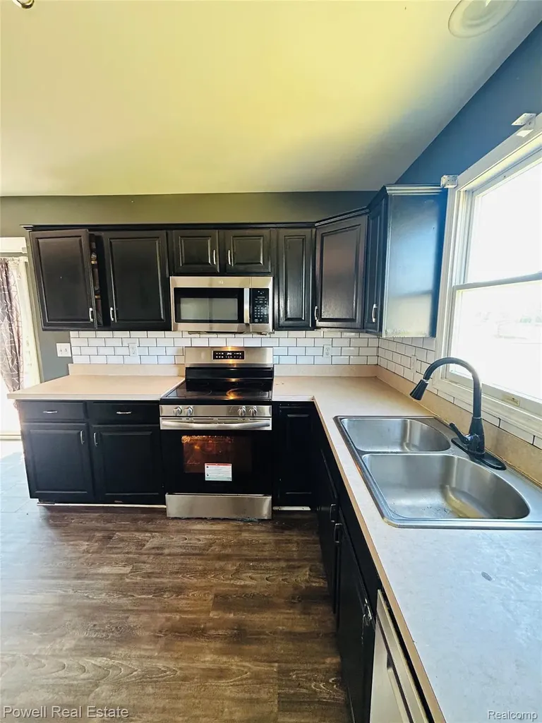 2335 Pebble Creek Drive N Flint Charter Township MI 48433
