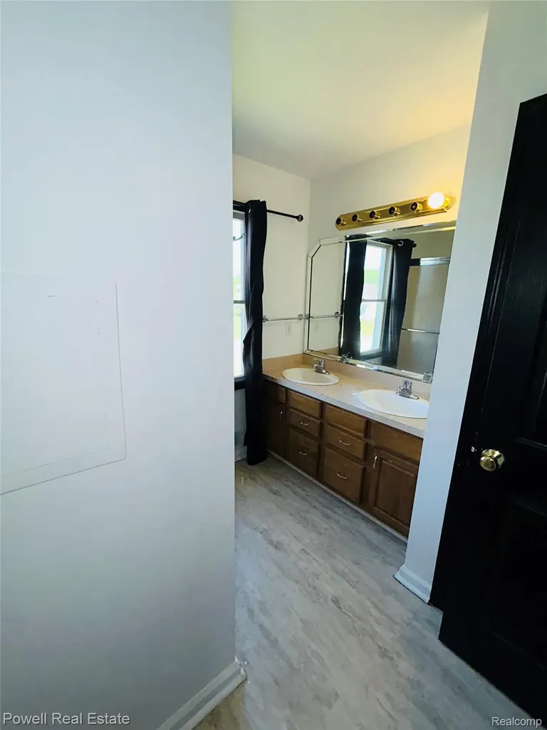 2335 Pebble Creek Drive N Flint Charter Township MI 48433