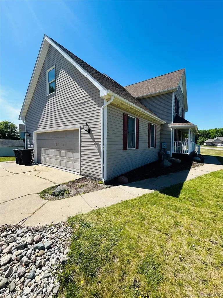 2335 Pebble Creek Drive N Flint Charter Township MI 48433