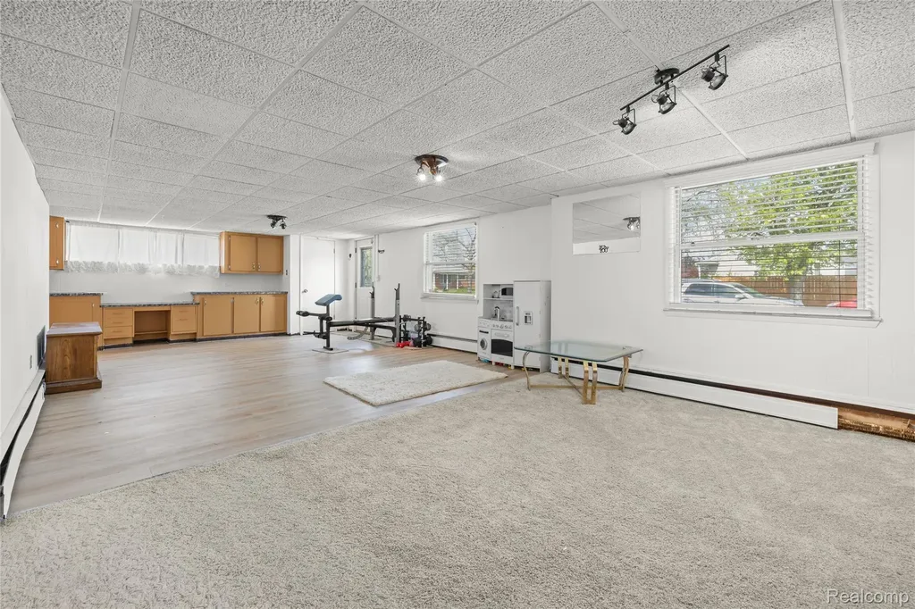 27517 Sheridan Street Garden City City MI 48135