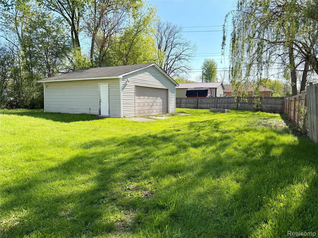627 Franklin Road Pontiac City MI 48341