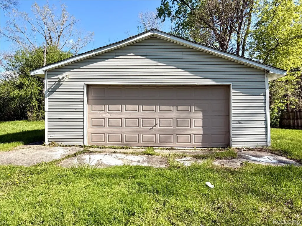 627 Franklin Road Pontiac City MI 48341