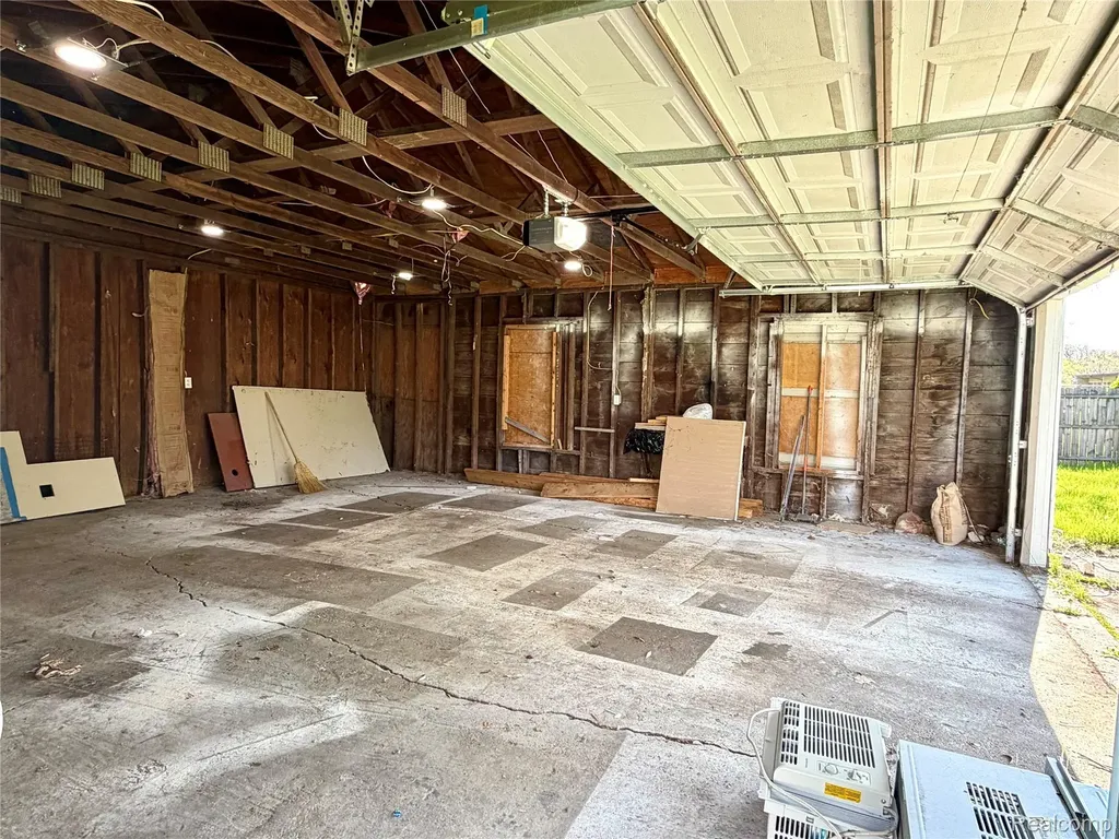 627 Franklin Road Pontiac City MI 48341