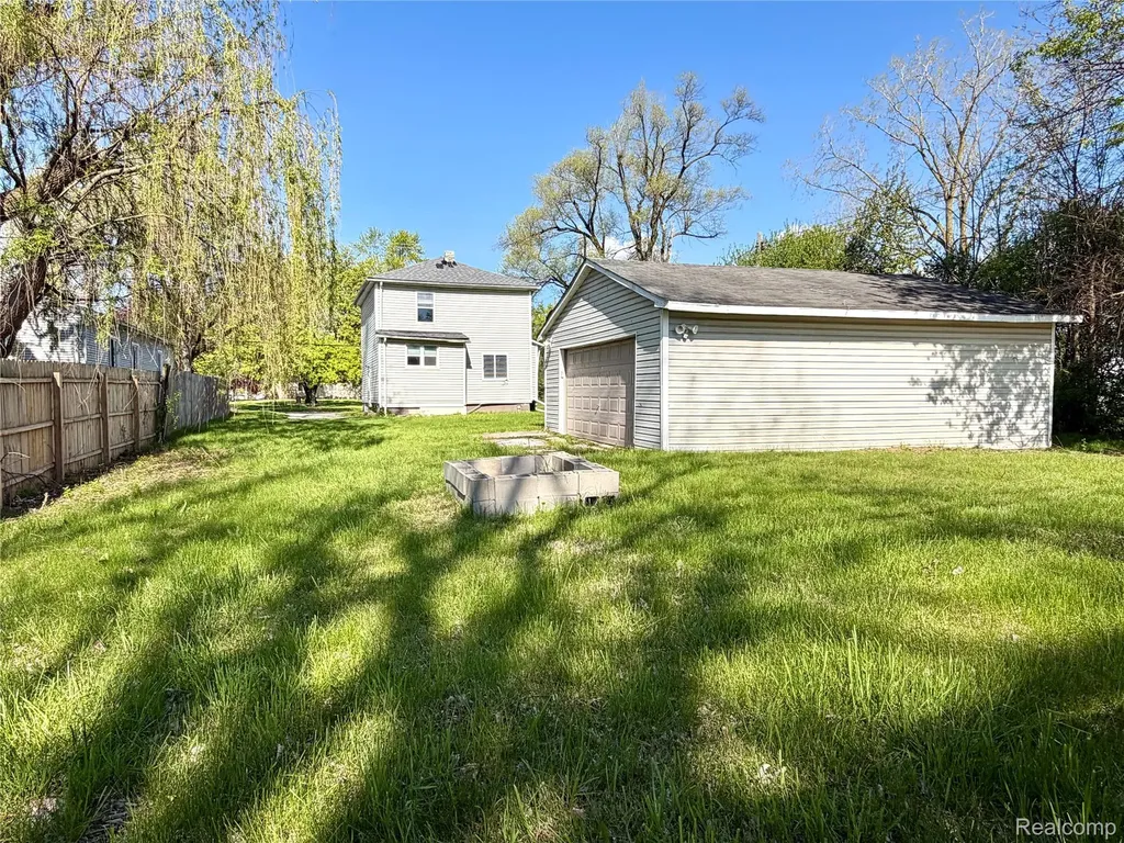 627 Franklin Road Pontiac City MI 48341